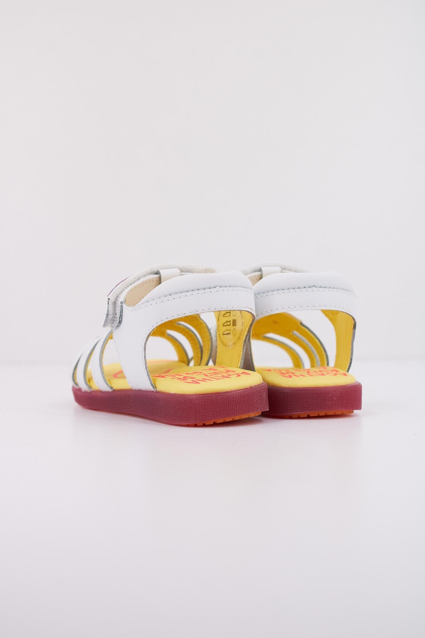 AGATHA RUIZ DE LA PRADA A en color BLANCO  (4)