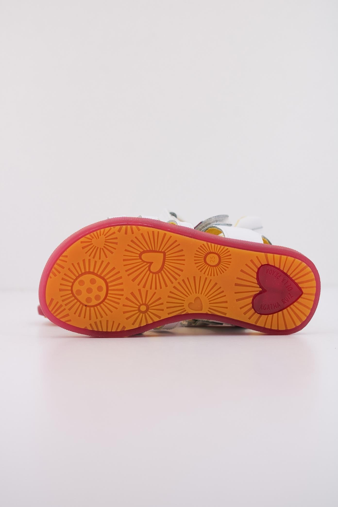 AGATHA RUIZ DE LA PRADA A en color BLANCO  (5)