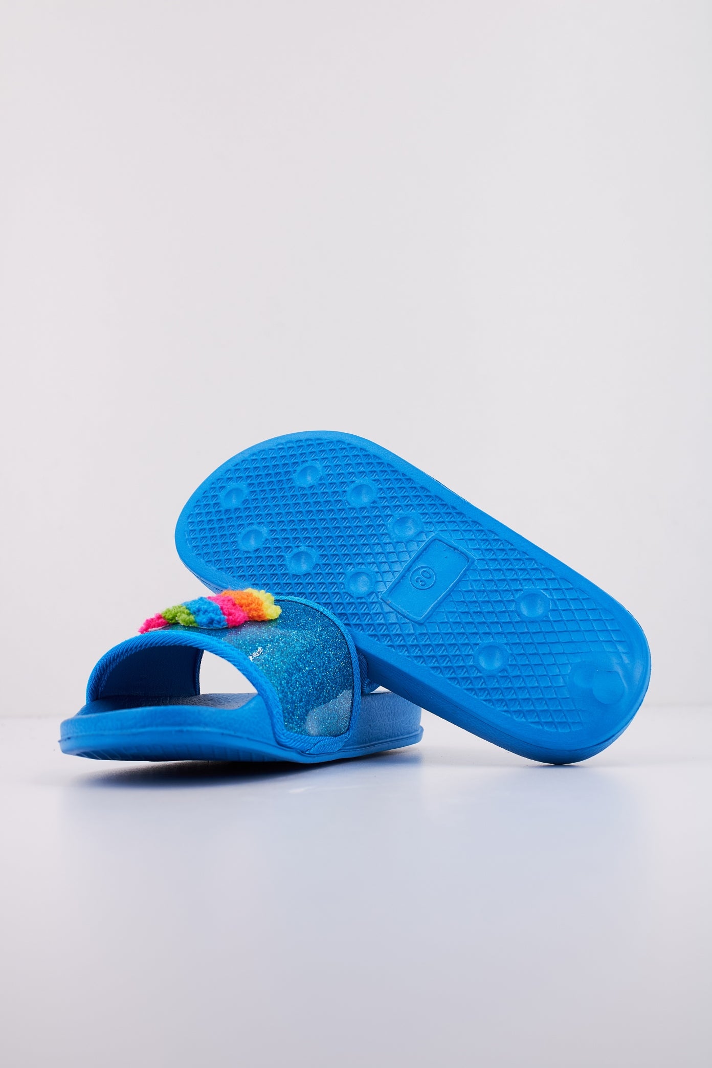 AGATHA RUIZ DE LA PRADA A en color AZUL  (5)