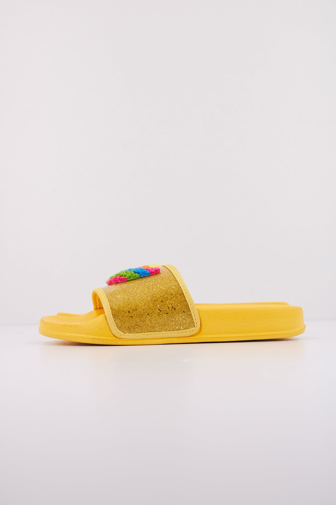 AGATHA RUIZ DE LA PRADA A en color AMARILLO  (1)