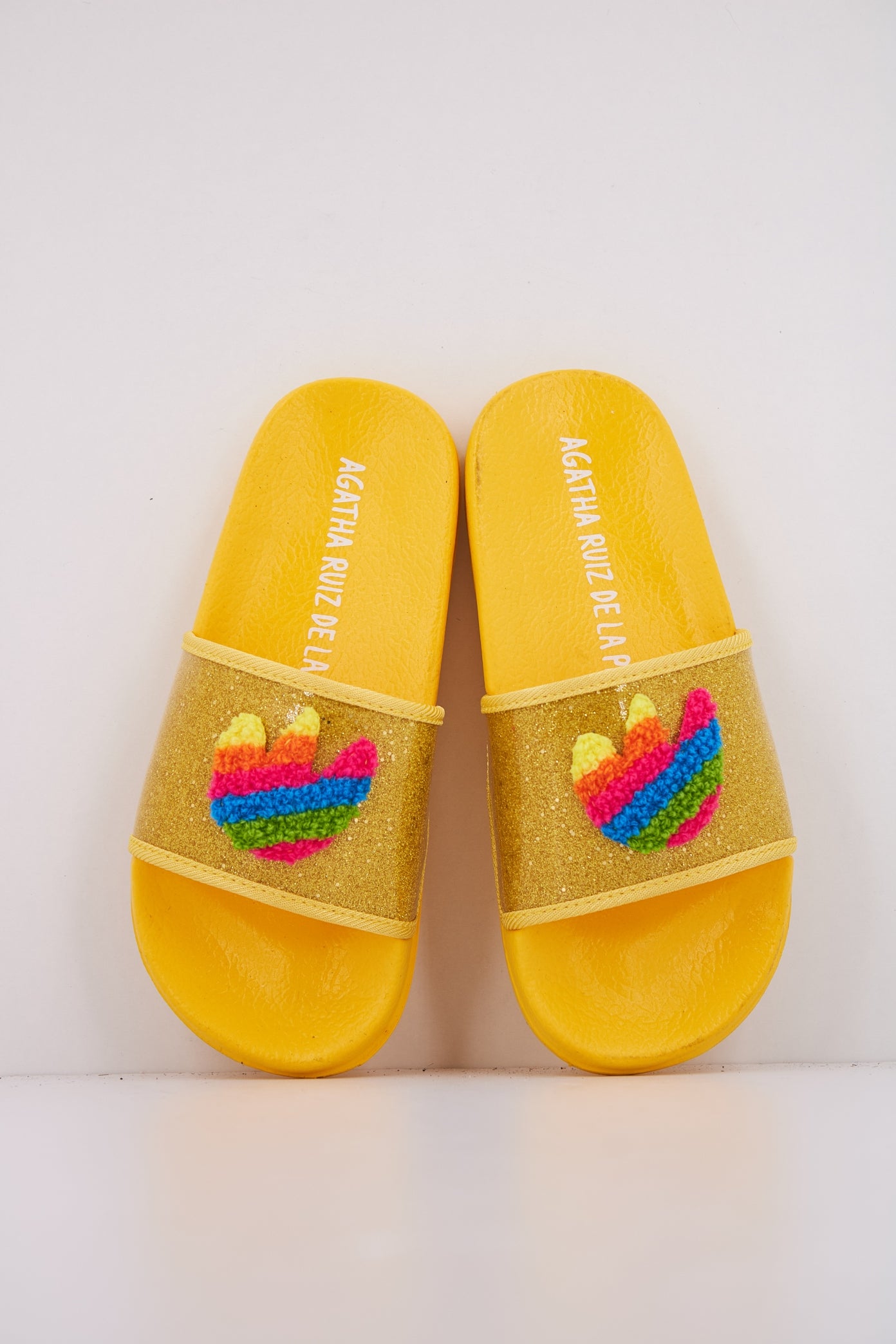 AGATHA RUIZ DE LA PRADA A en color AMARILLO  (3)