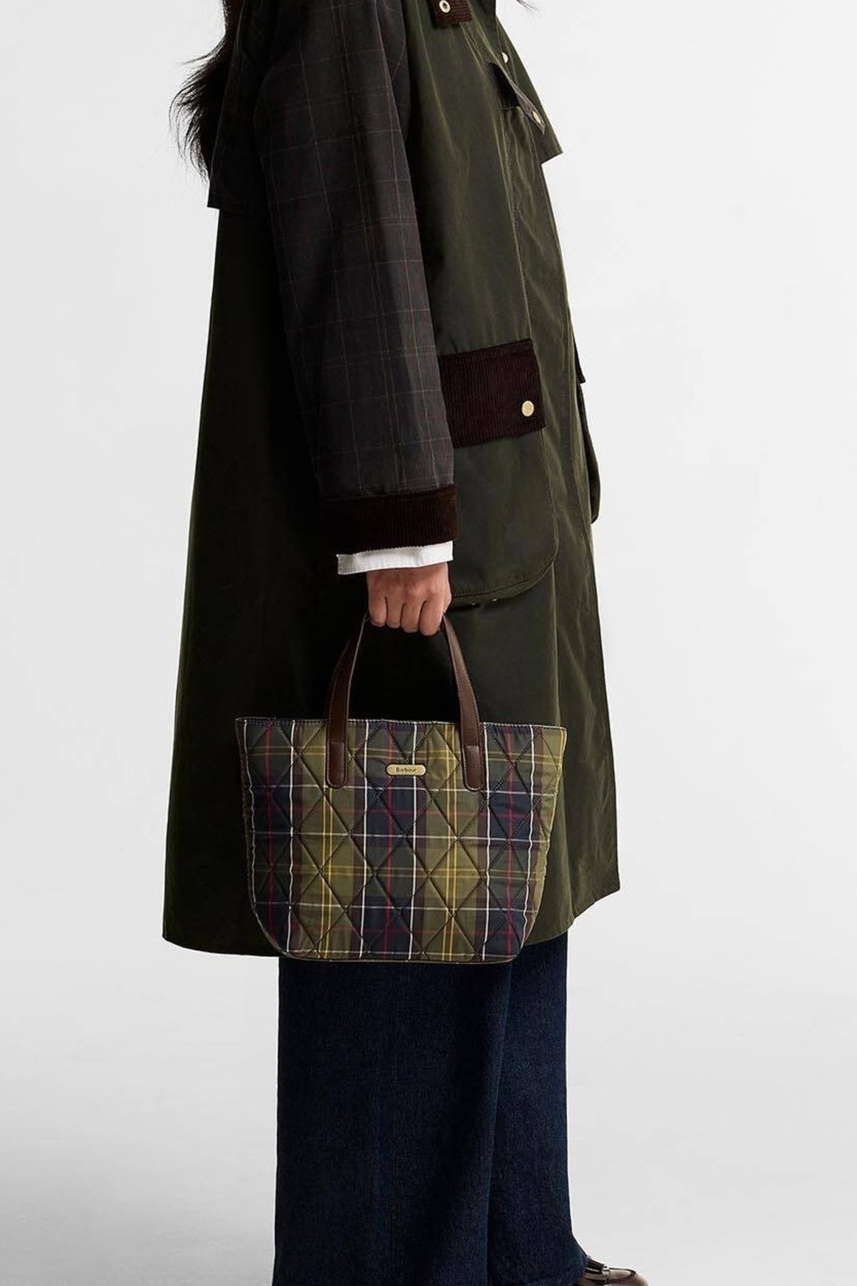 BARBOUR LBATN BARBOUR QUILTED TOTE BA en color VERDE  (1)