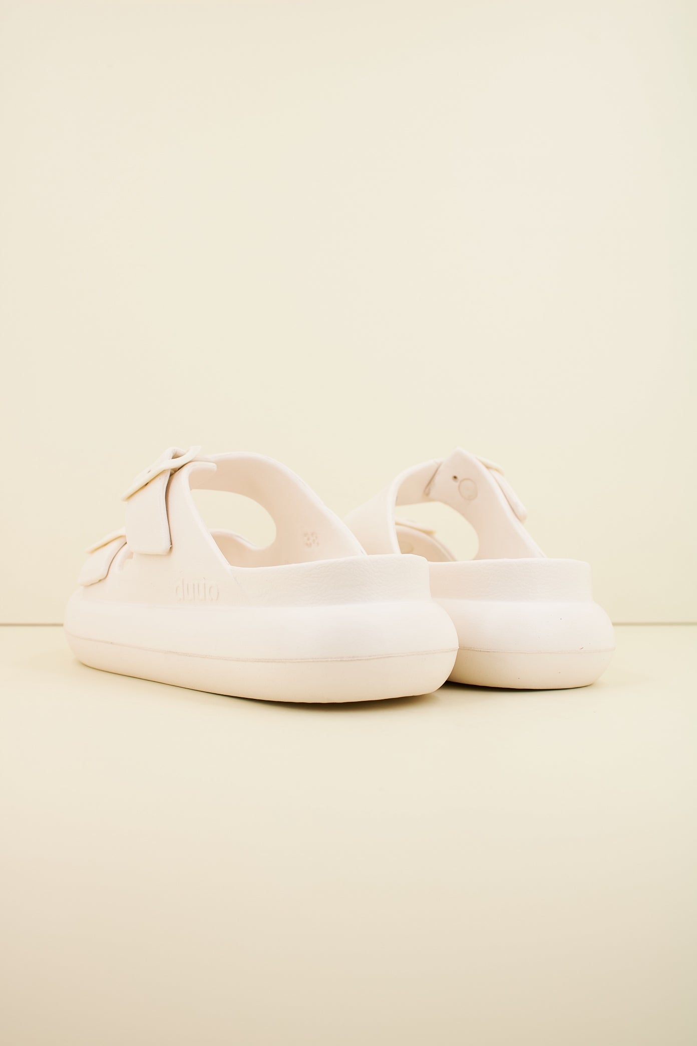 DUUO  EVA CURVI en color BLANCO  (3)