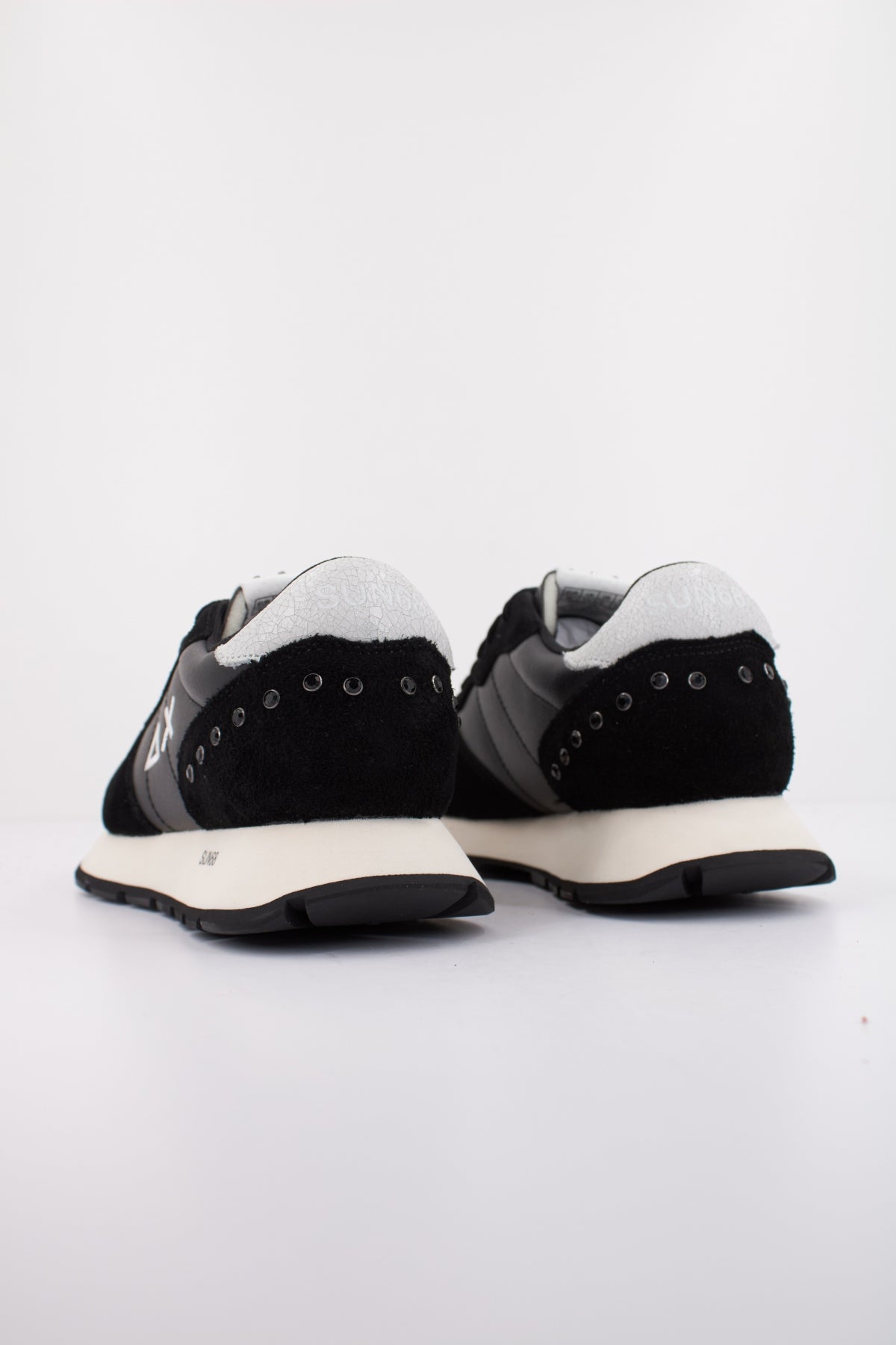SUN  ALLY STUDS  en color NEGRO  (4)