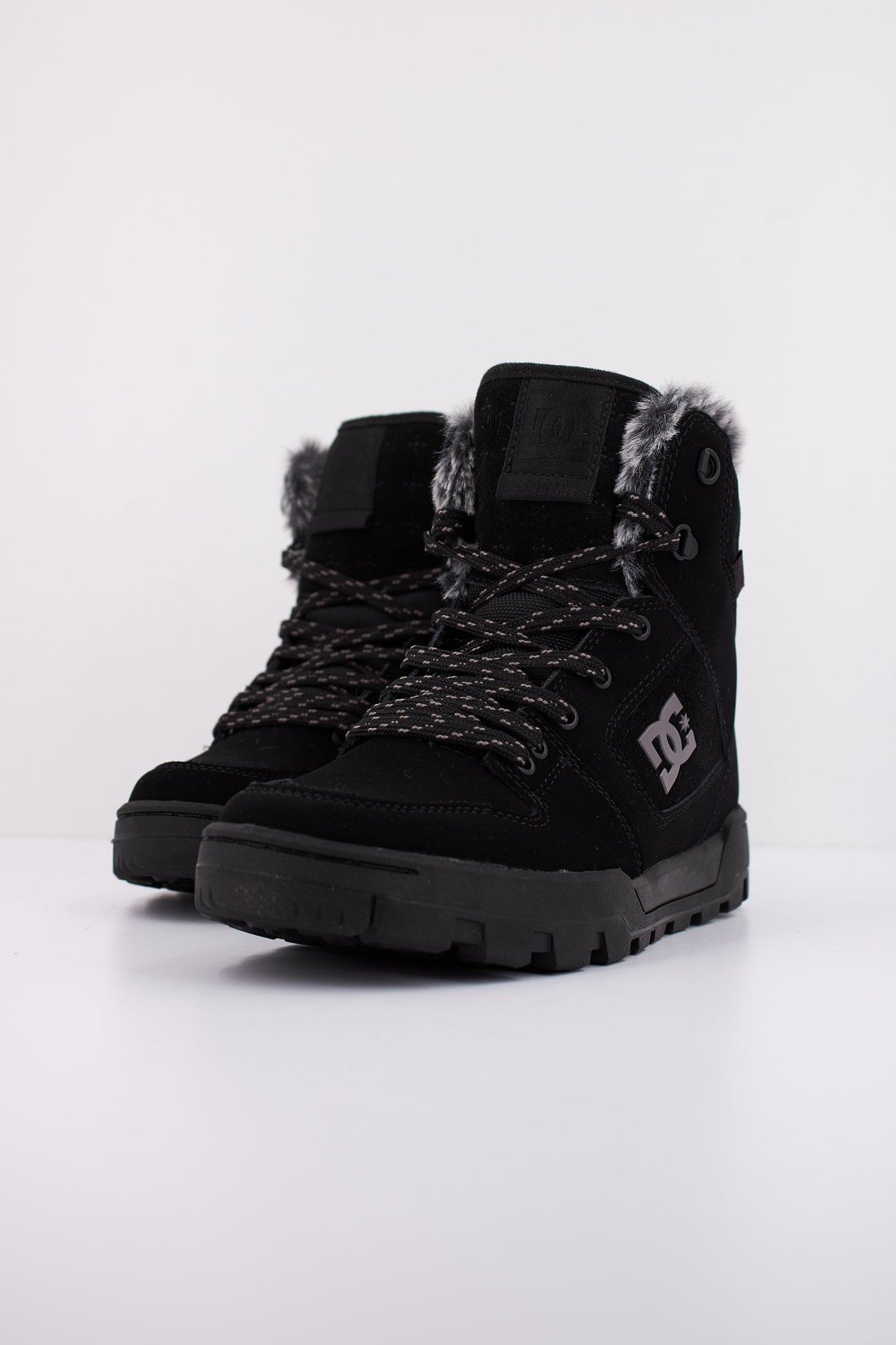 DC MANTECA  BOOT en color NEGRO  (2)