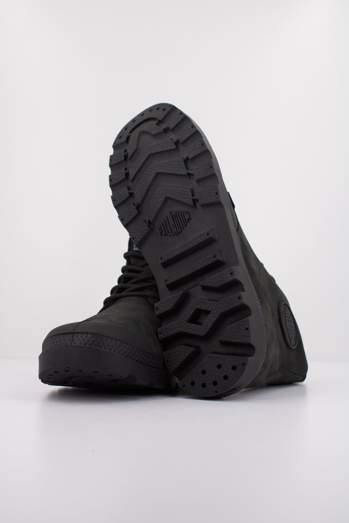 PALLADIUM PAMPA HI NBK en color NEGRO  (5)