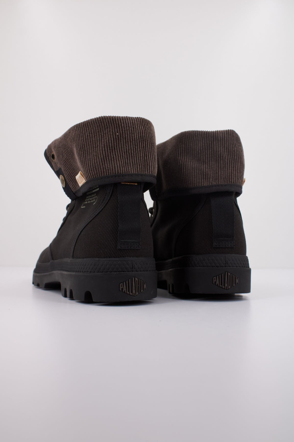 PALLADIUM BAGGY MICHIGAN en color NEGRO  (4)