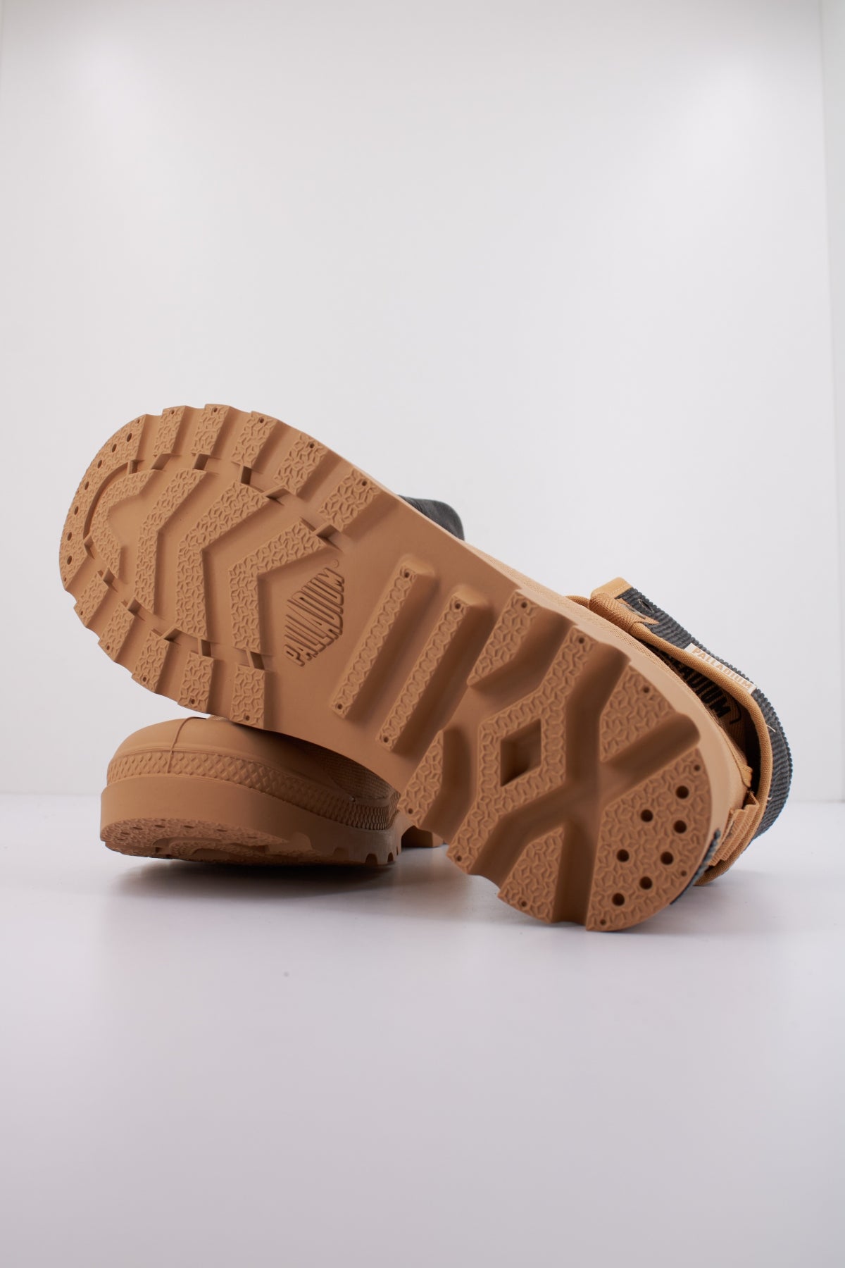 PALLADIUM BAGGY MICHIGAN en color MARRON CLARO  (5)