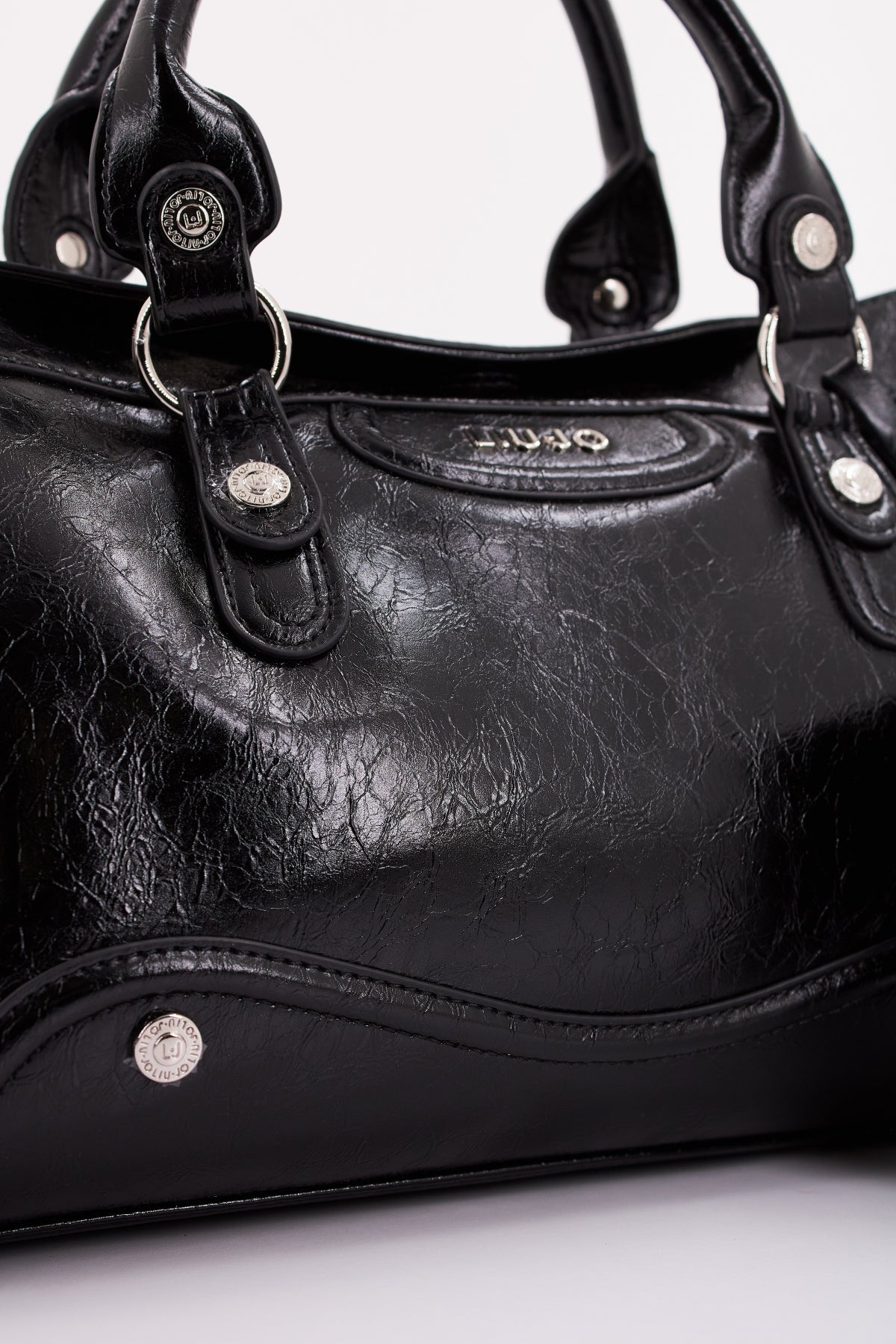 LIU-JO  ECS M SATCHEL en color NEGRO  (4)