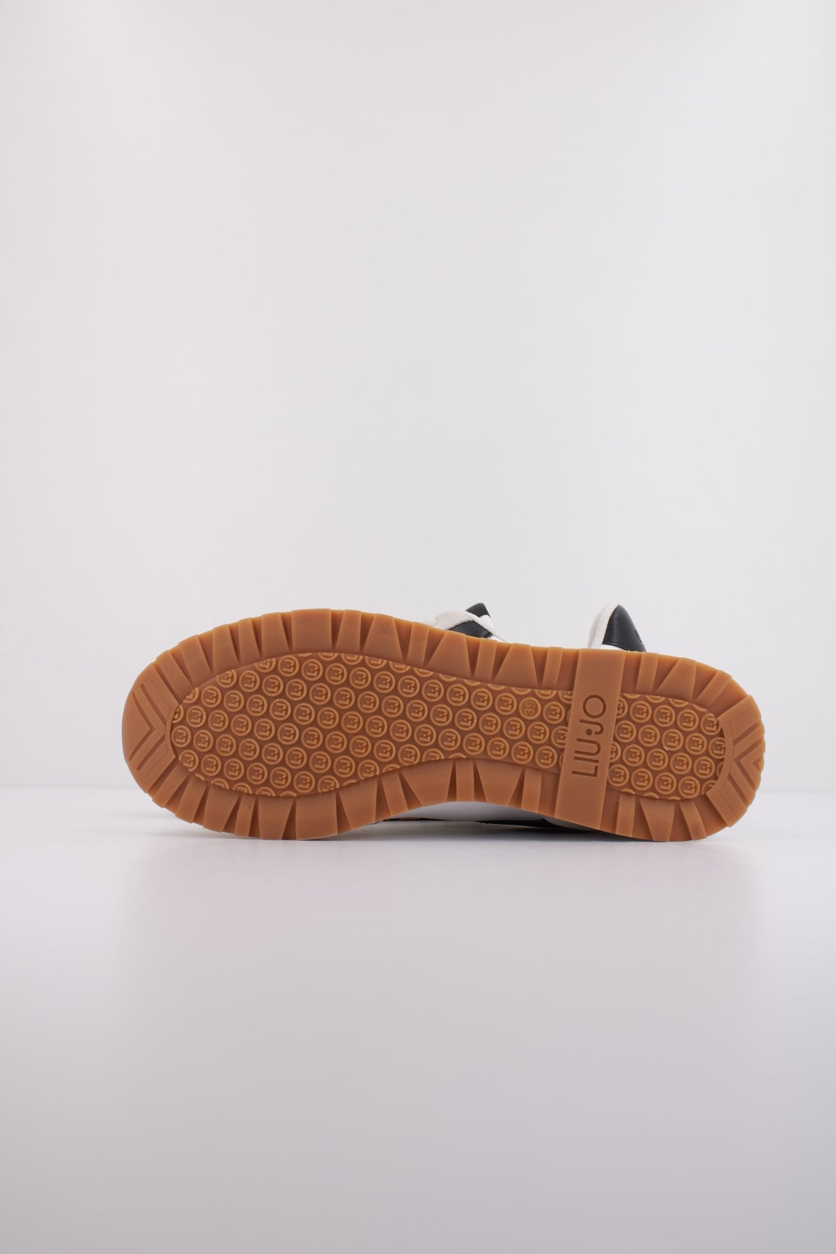 LIU-JO MAXI WONDER LOW  en color BEIS  (5)