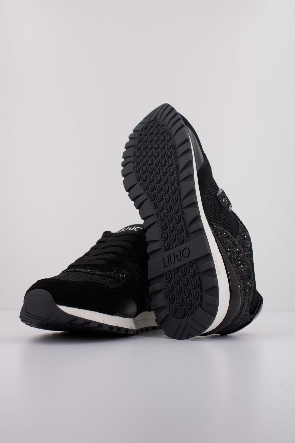LIU-JO MAXI WONDER LOW  en color NEGRO  (5)
