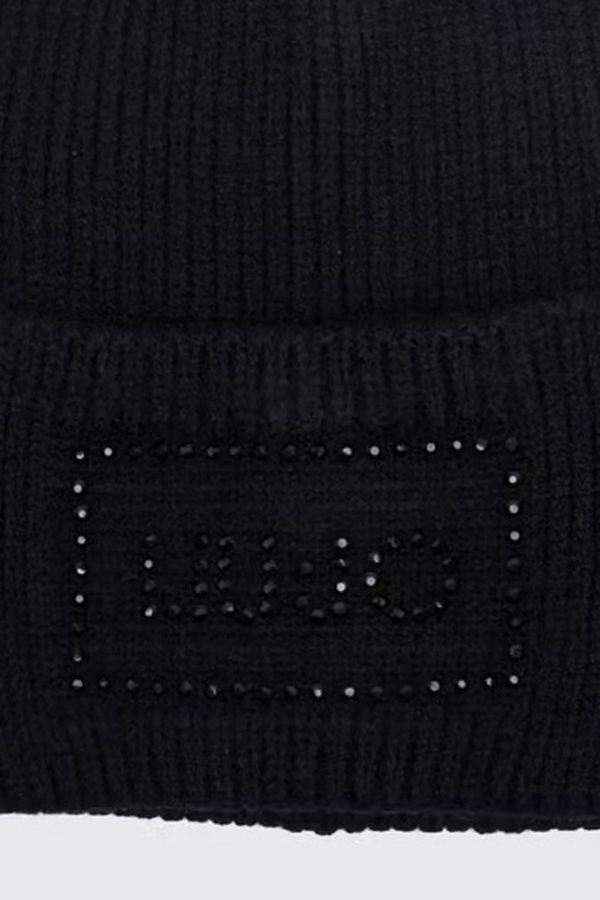 LIU-JO F MAS BEANIE CON LOGO STRASS en color NEGRO  (3)