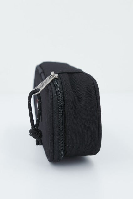 EASTPAK OVAL SINGLE en color NEGRO  (2)