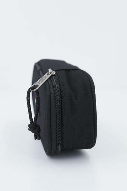 EASTPAK OVAL SINGLE en color NEGRO  (2)