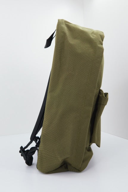 EASTPAK OUT OF OFFICE en color VERDE  (2)