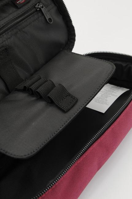EASTPAK OVAL SINGLE en color BURDEOS  (3)