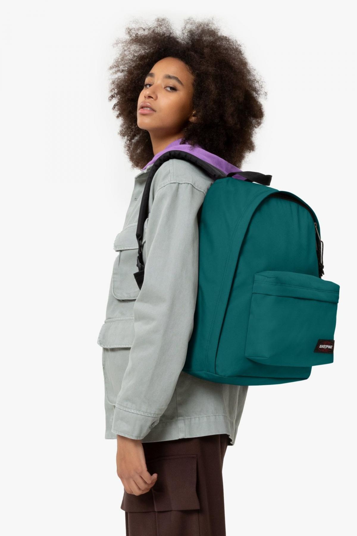 EASTPAK OUT OF OFFICE PEACOCK en color VERDE  (2)