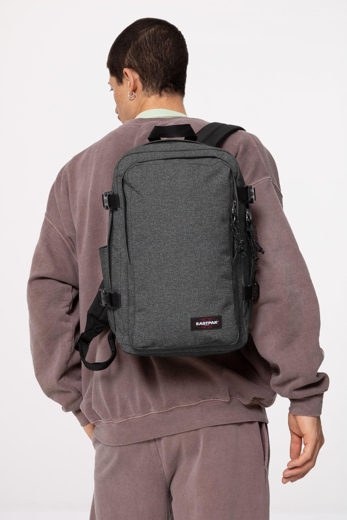 EASTPAK  en color GRIS  (5)