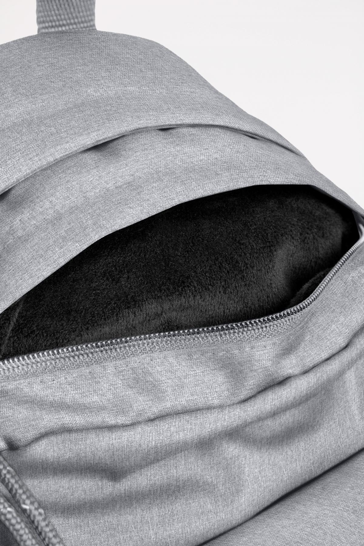 EASTPAK PADDED DOUBLE en color GRIS  (4)