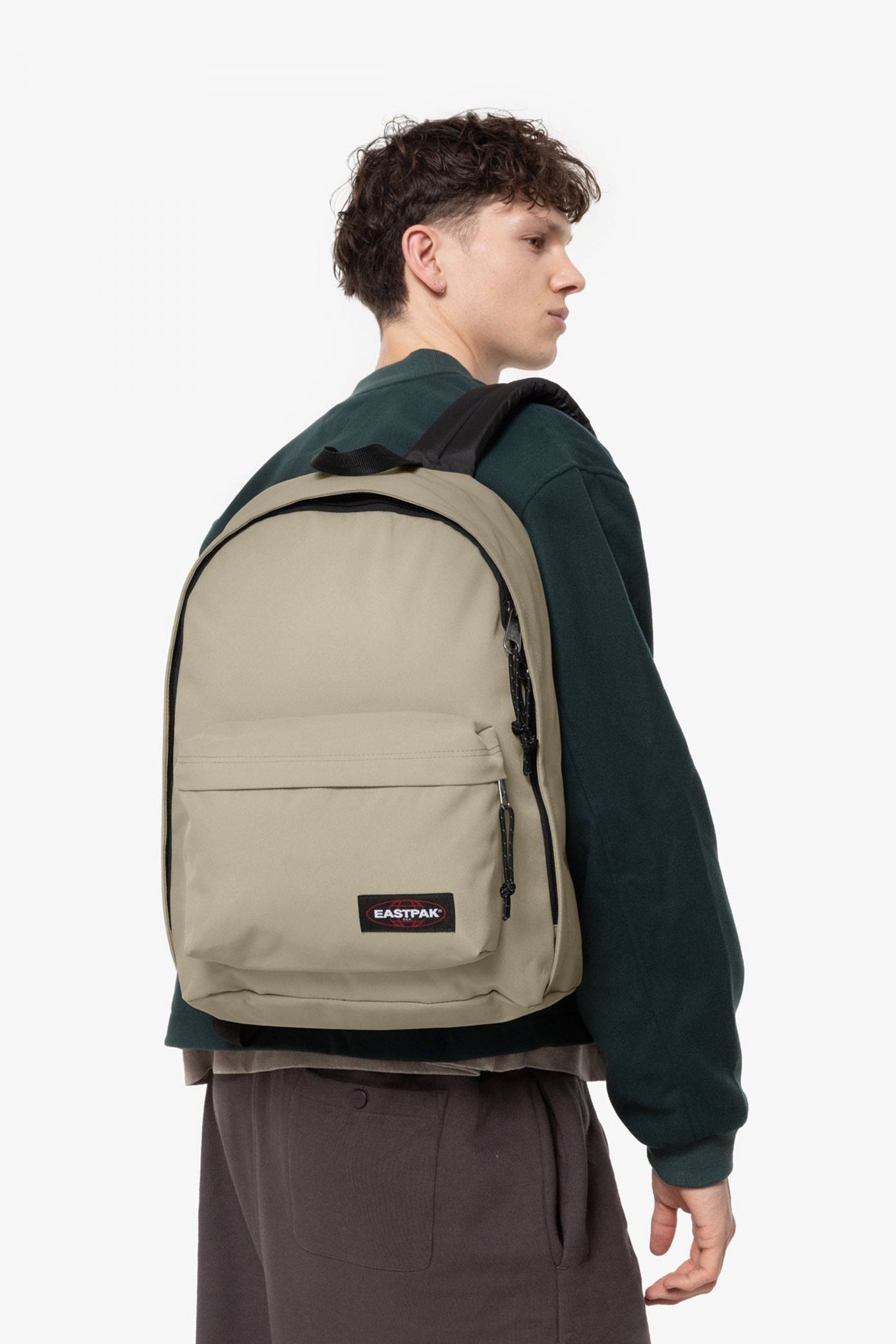 EASTPAK OUT OF OFFICE en color BEIS  (1)