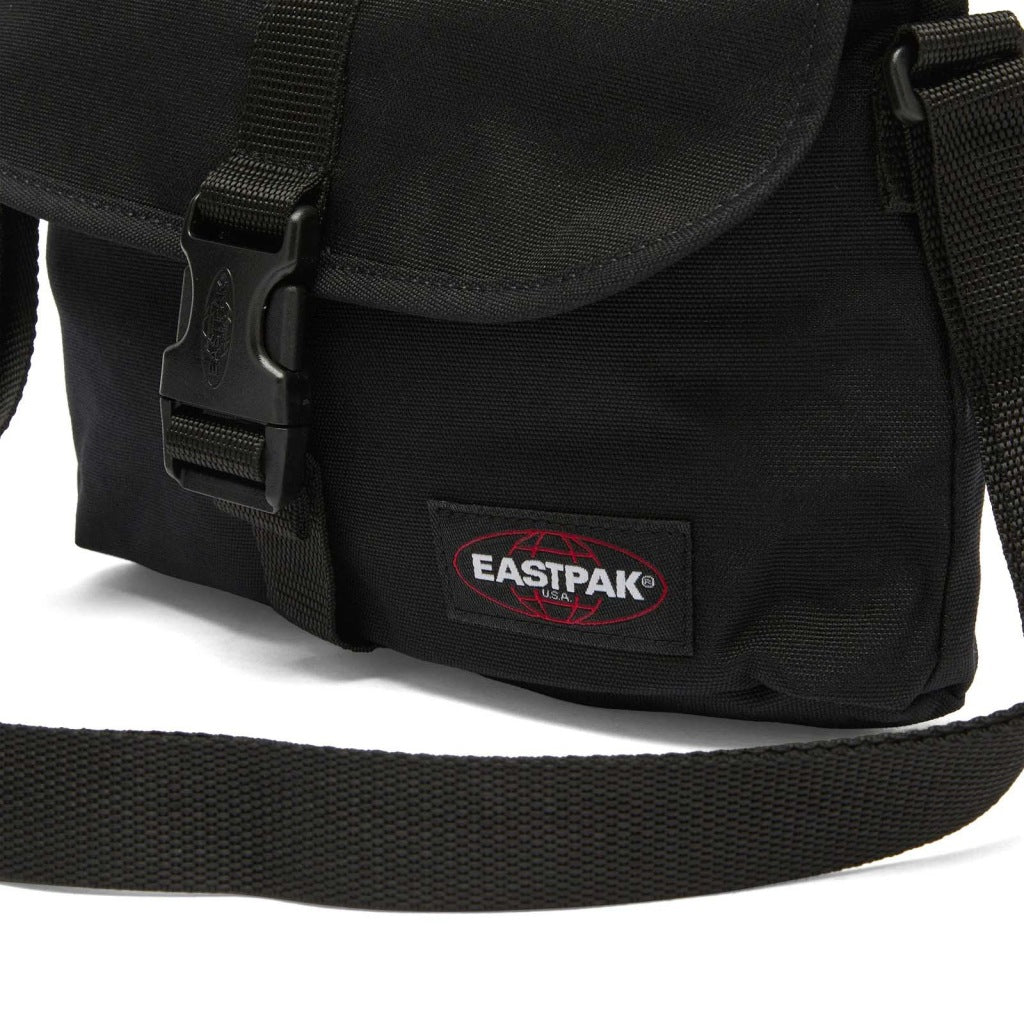 EASTPAK EKABMO  en color NEGRO  (6)