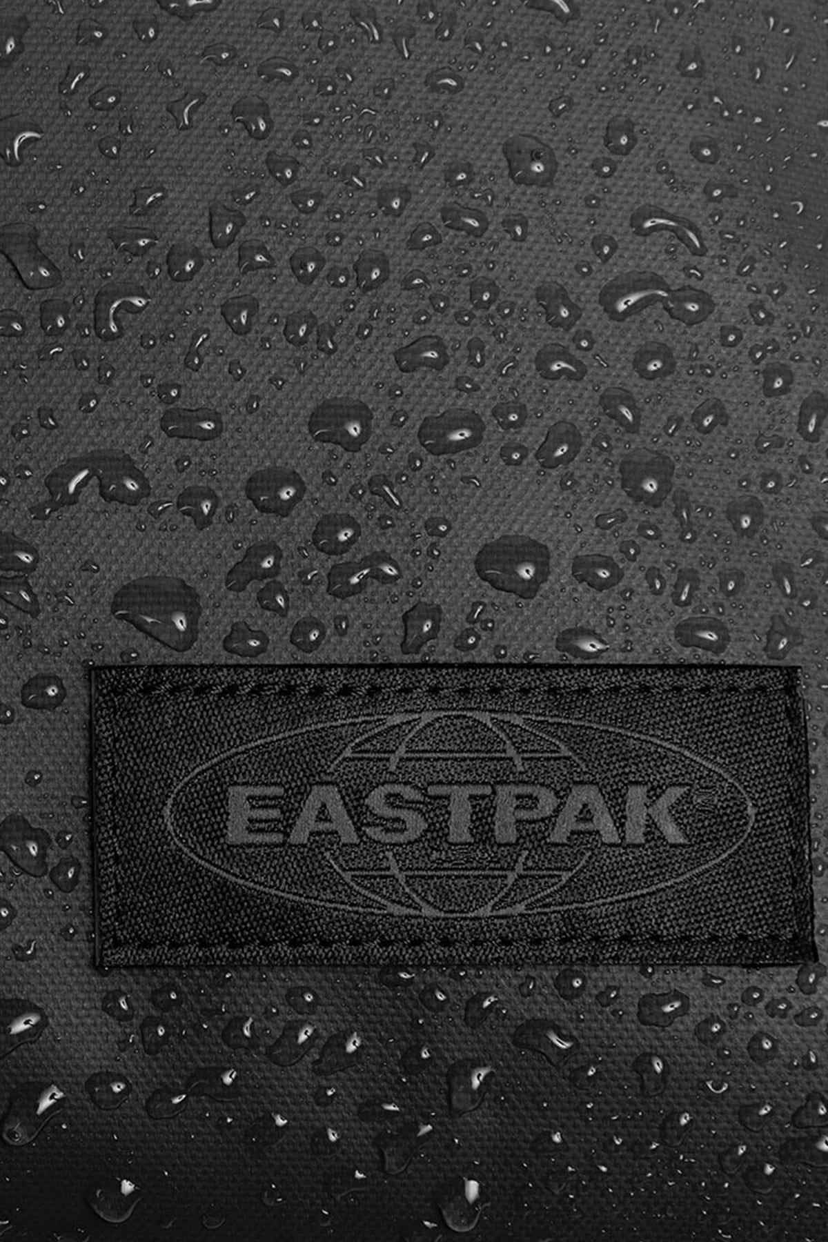 EASTPAK EKABGY DAY PAK R en color NEGRO  (4)