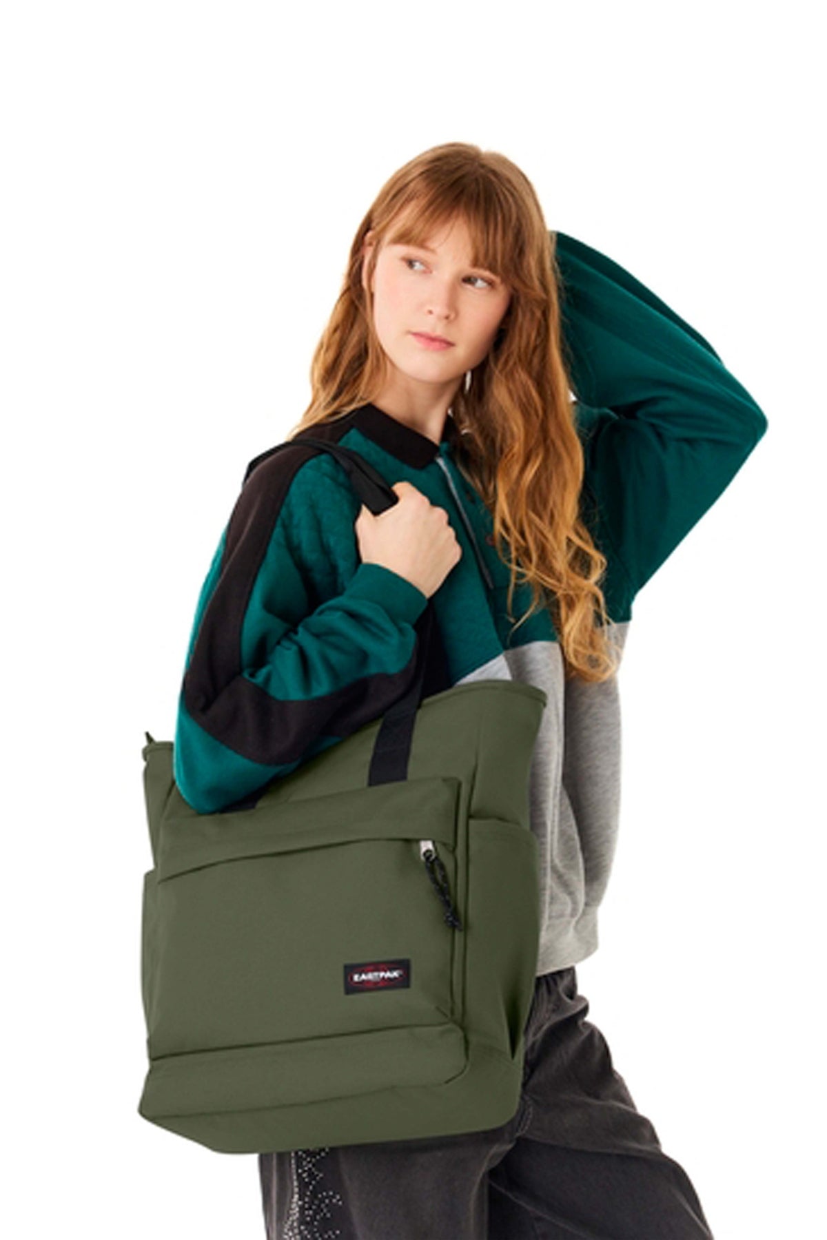 EASTPAK EKABNUBI TOTE POCKET en color VERDE  (1)