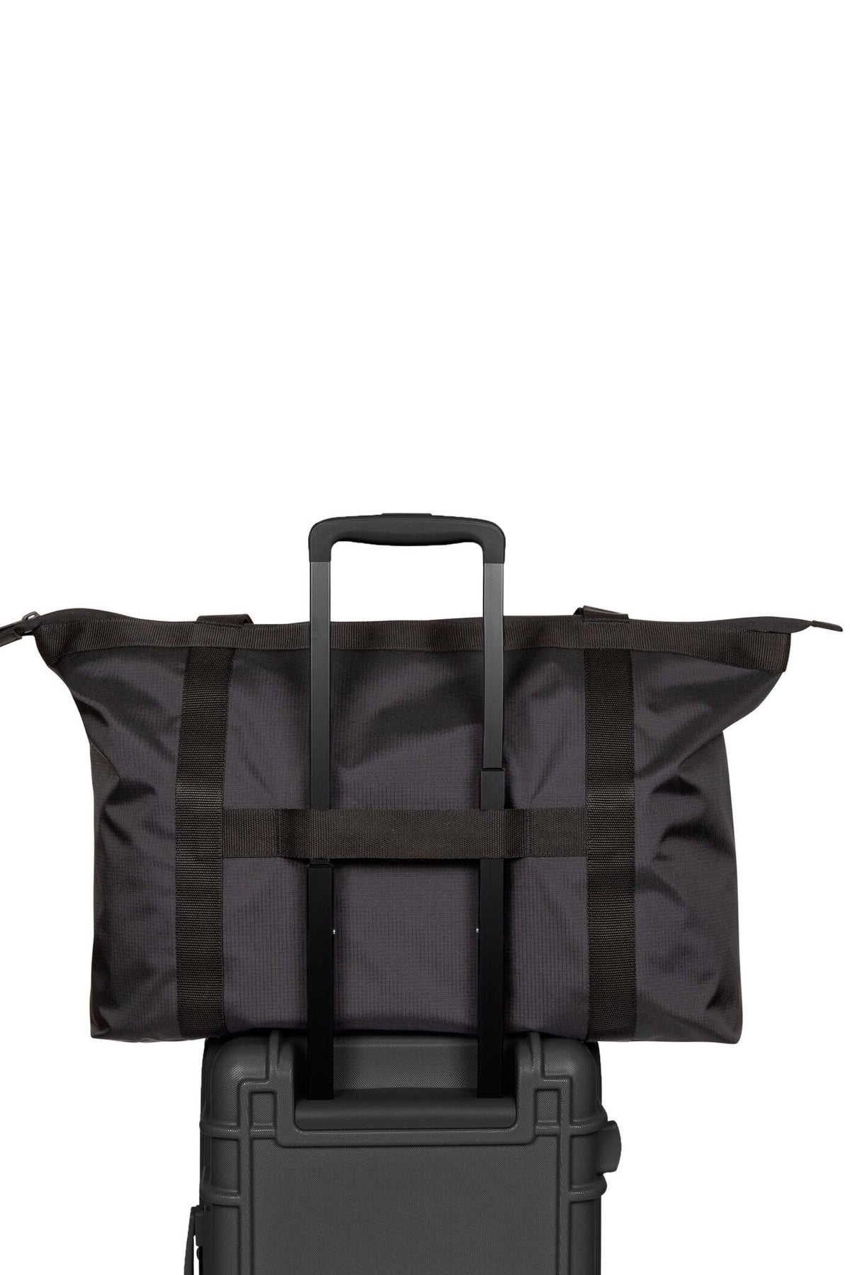 EASTPAK EKABOCZ ATHLEISURE TOTE en color NEGRO  (3)