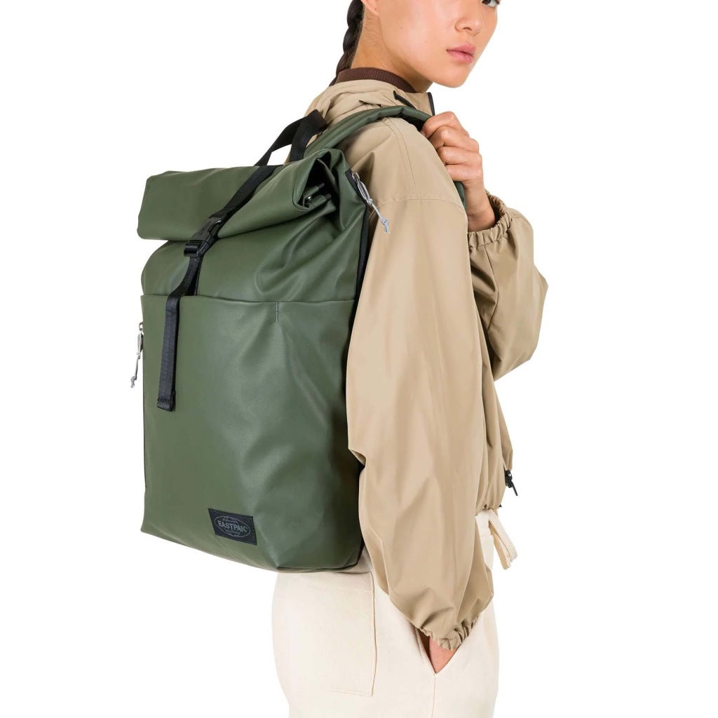 EASTPAK UP ROLL en color VERDE  (10)