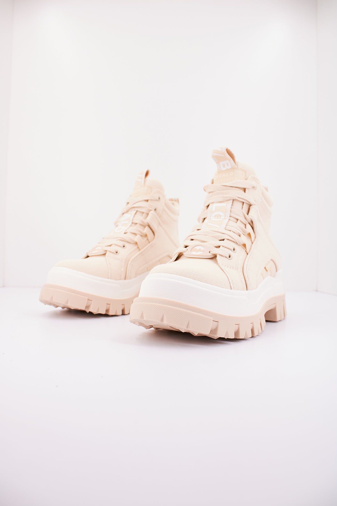 BUFFALO ASPHA NC MID en color BEIS  (2)