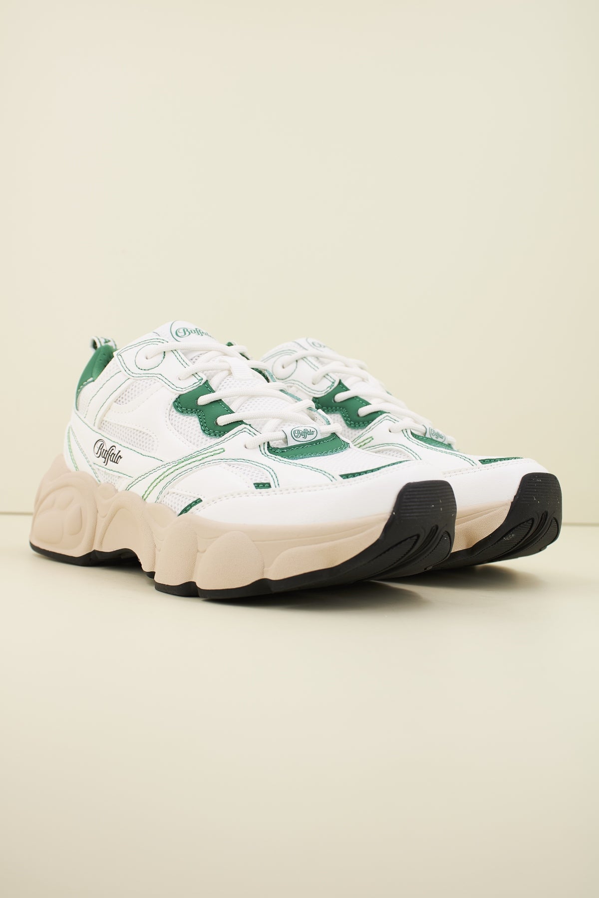 BUFFALO  CLD RUN RT en color BLANCO  (2)