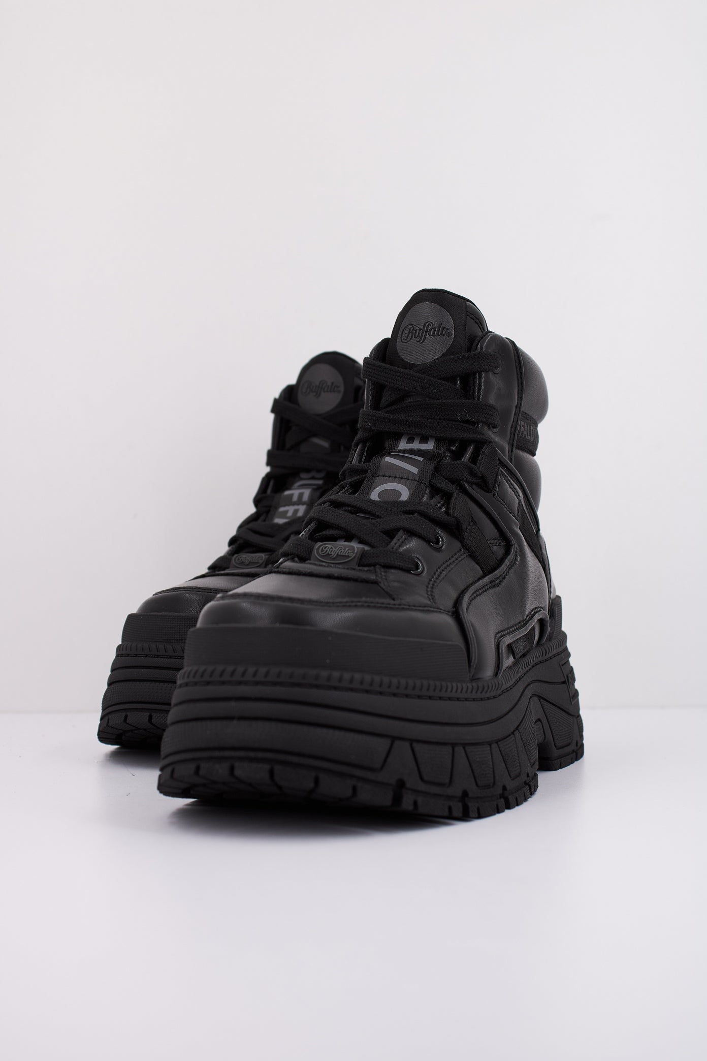 BUFFALO FUSION HYB MID en color NEGRO  (2)