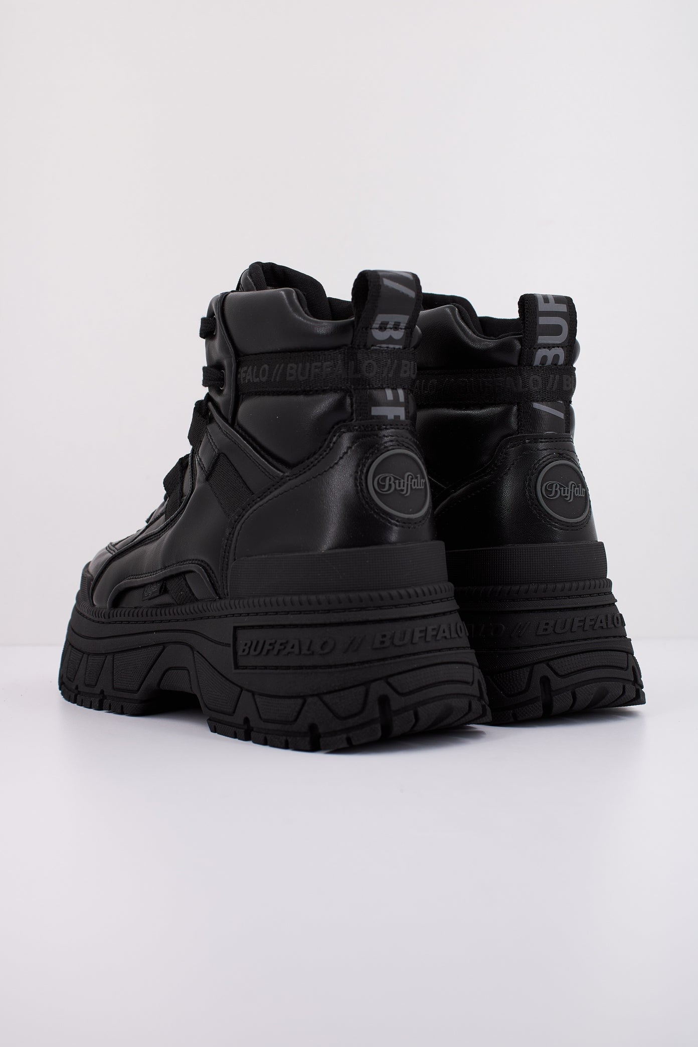 BUFFALO FUSION HYB MID en color NEGRO  (4)