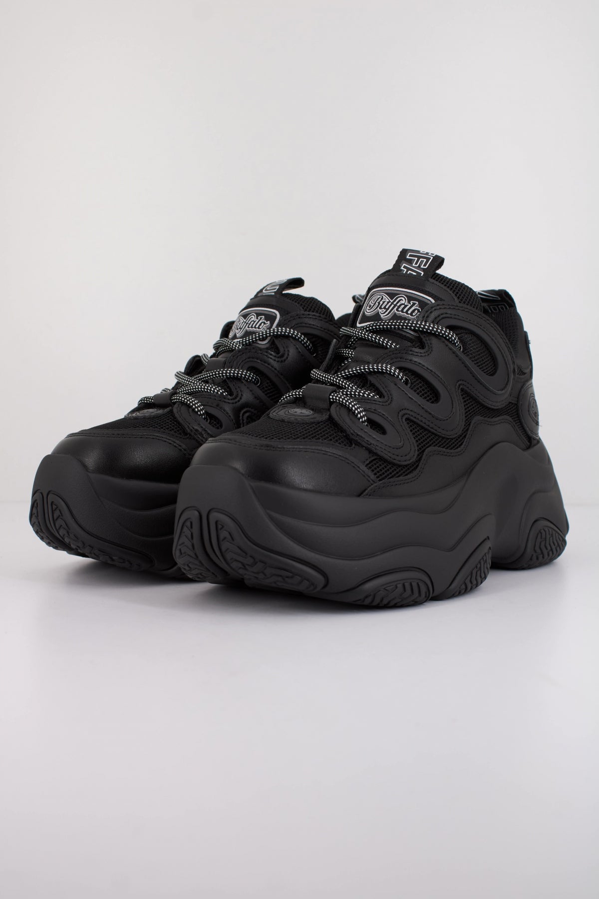 BUFFALO PROWLER ONE VEGA en color NEGRO  (2)