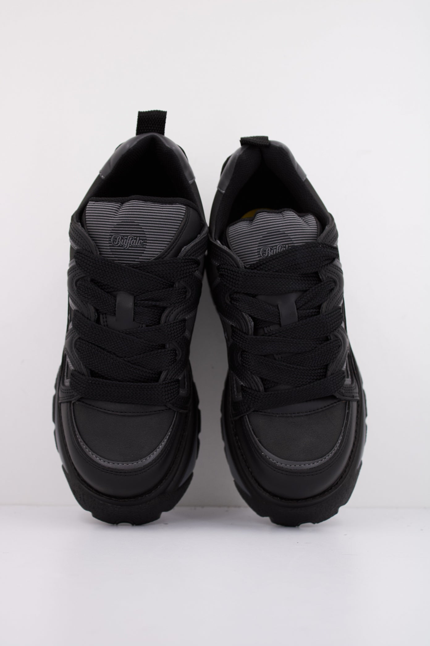 BUFFALO SNEAKER PLATAFORMA en color NEGRO  (3)