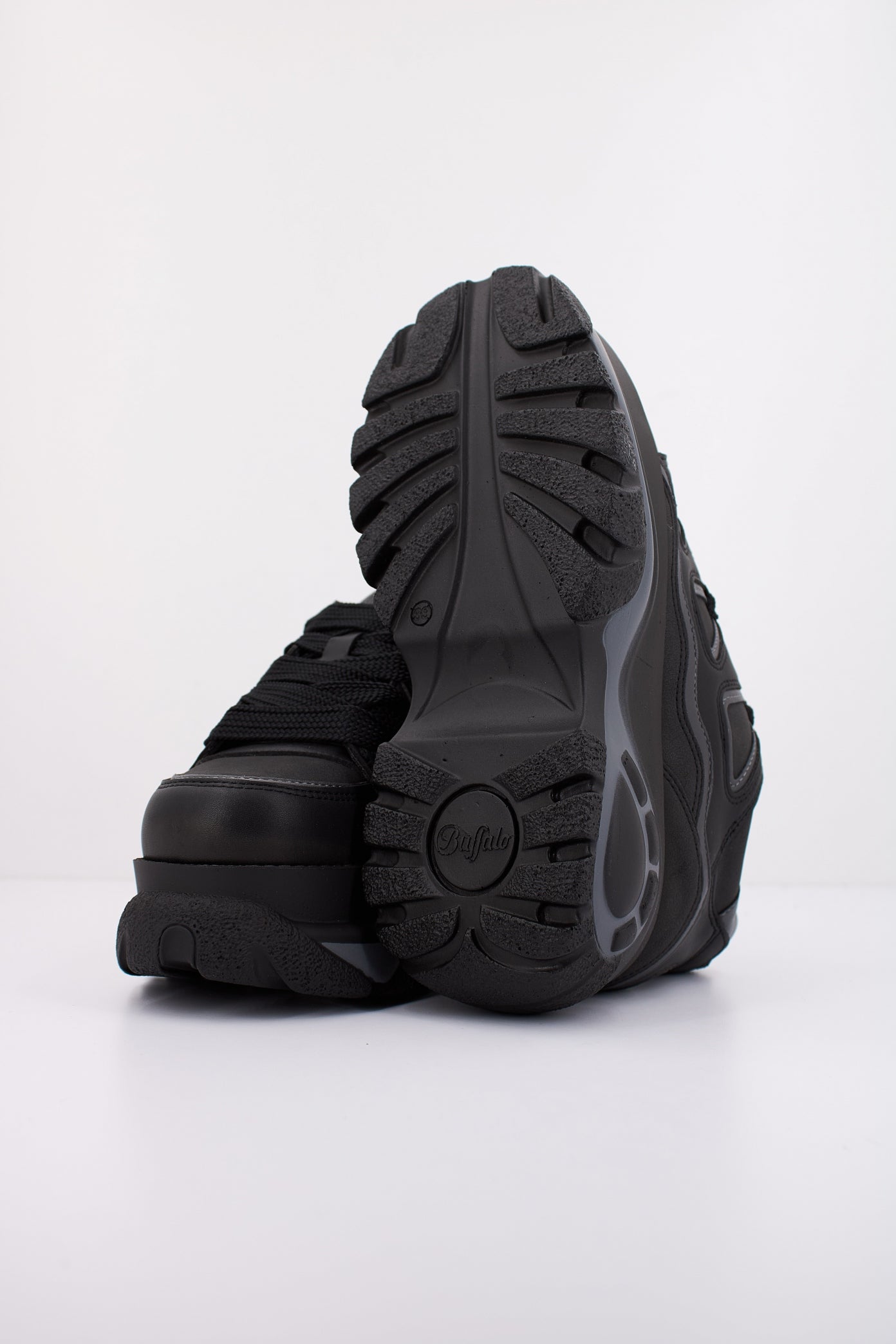 BUFFALO SNEAKER PLATAFORMA en color NEGRO  (5)