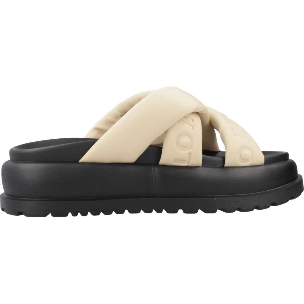 BUFFALO  RAYA ARI STUD VEGAN  en color NUDE  (4)