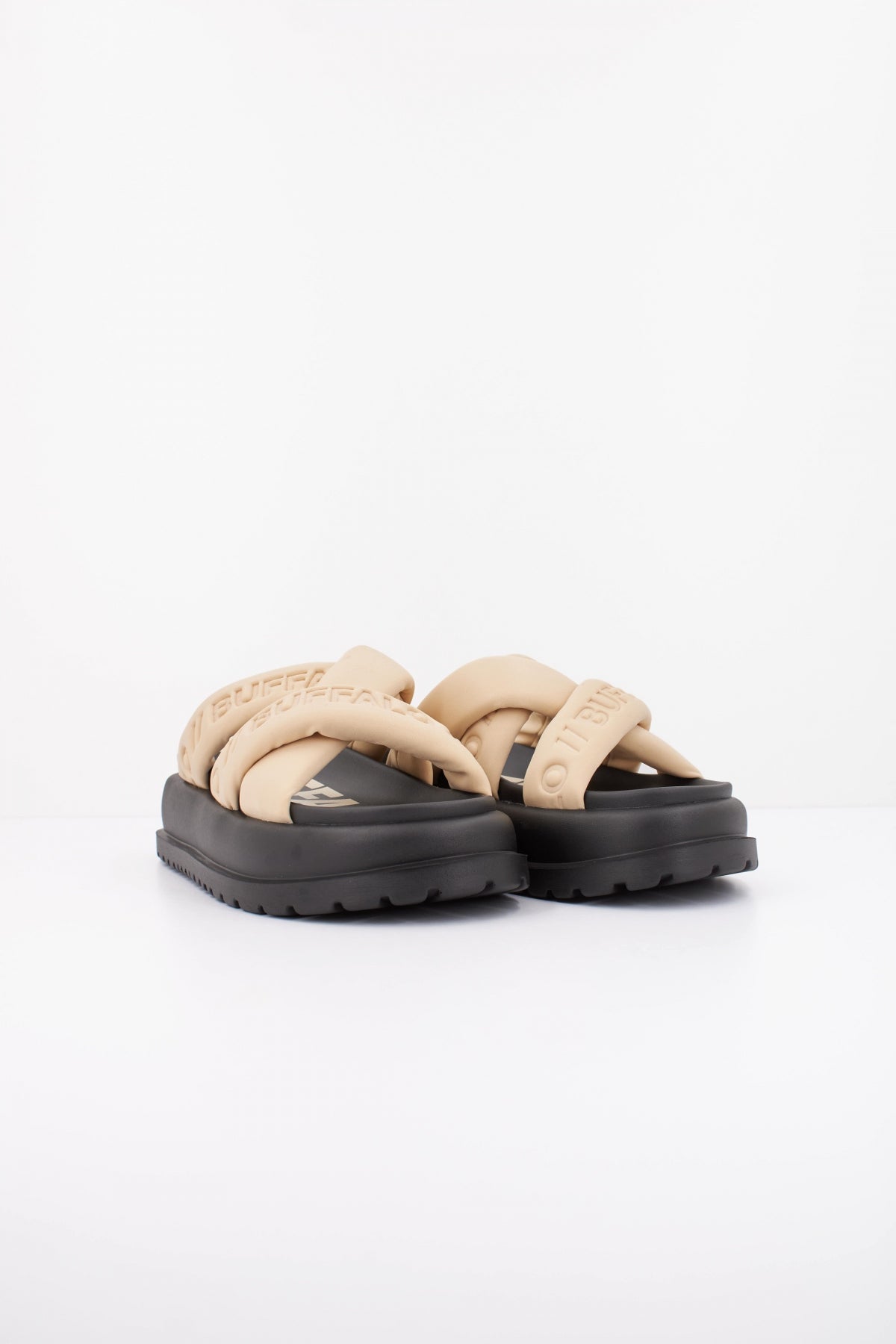 BUFFALO  RAYA ARI STUD VEGAN  en color NUDE  (2)