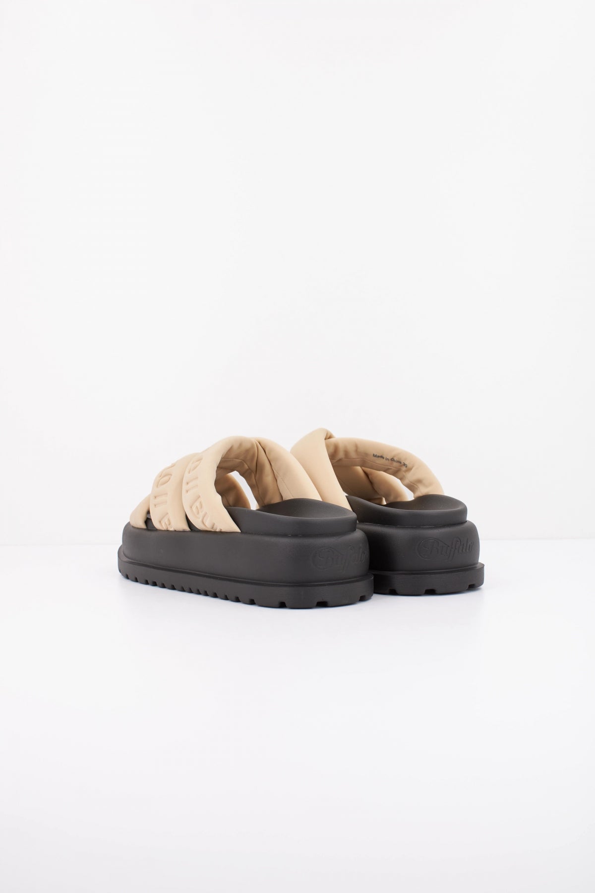 BUFFALO  RAYA ARI STUD VEGAN  en color NUDE  (4)