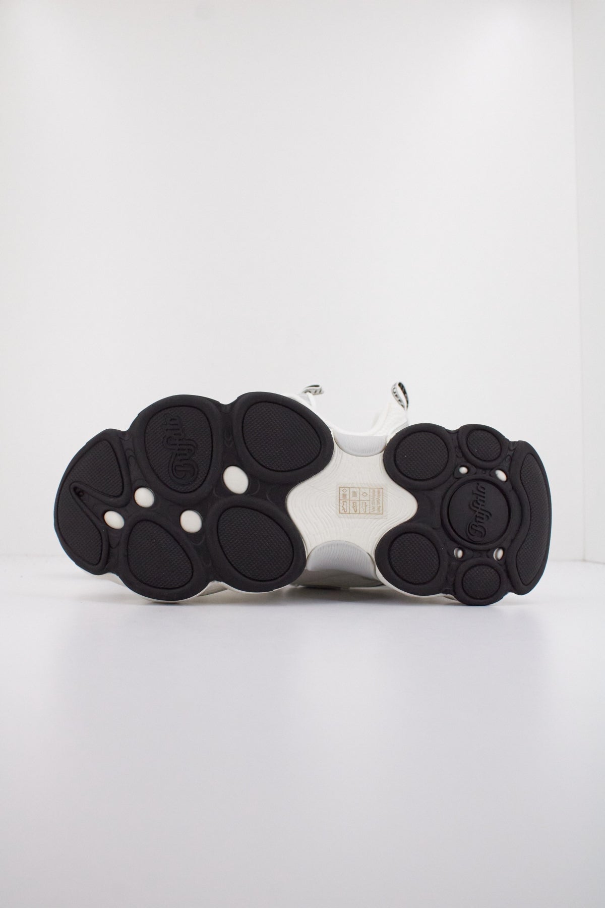 BUFFALO  TRUCK  en color BLANCO  (5)