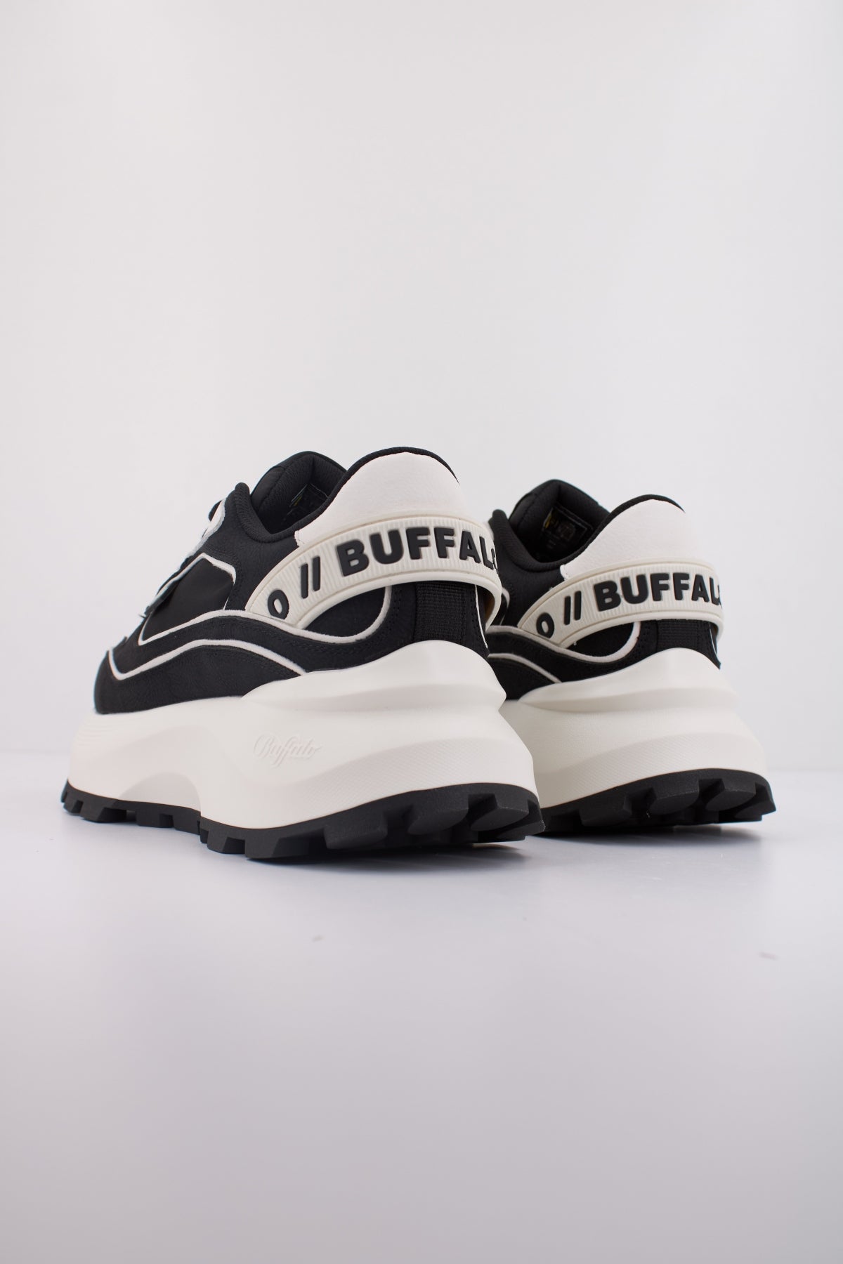 BUFFALO MANHATTEN ONE en color NEGRO  (4)