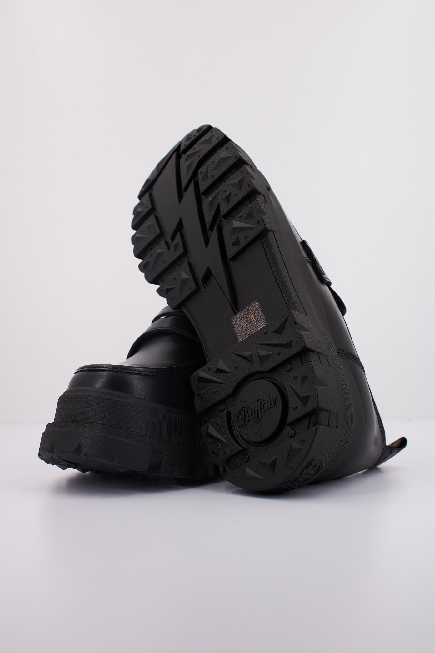 BUFFALO ASPHA LOAFER  en color NEGRO  (5)