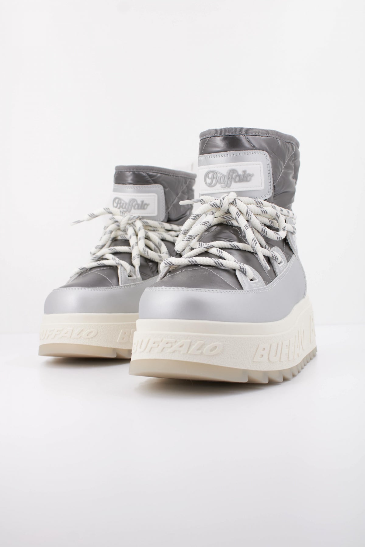BUFFALO ELIZA SNOW BOOT en color PLATA  (2)