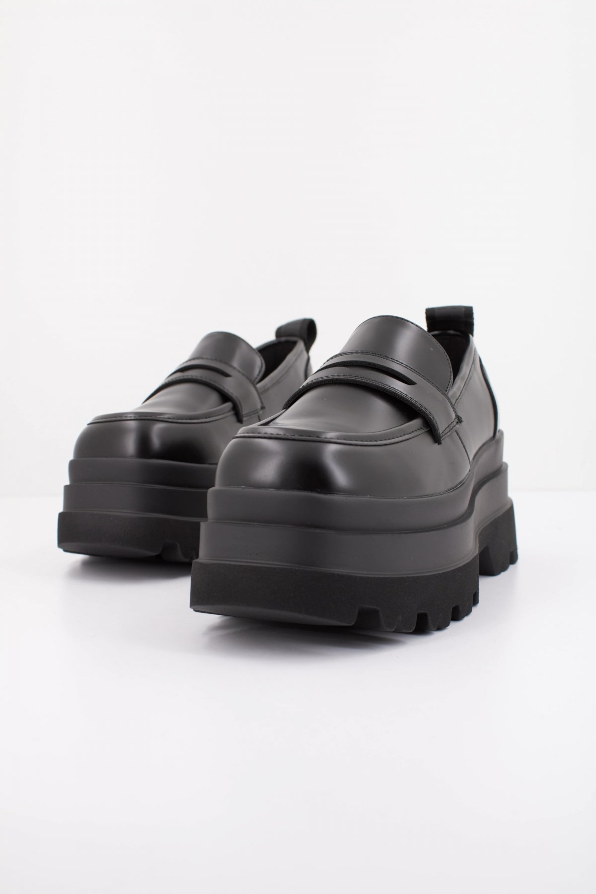 BUFFALO JUPITER LOAFER en color NEGRO  (2)
