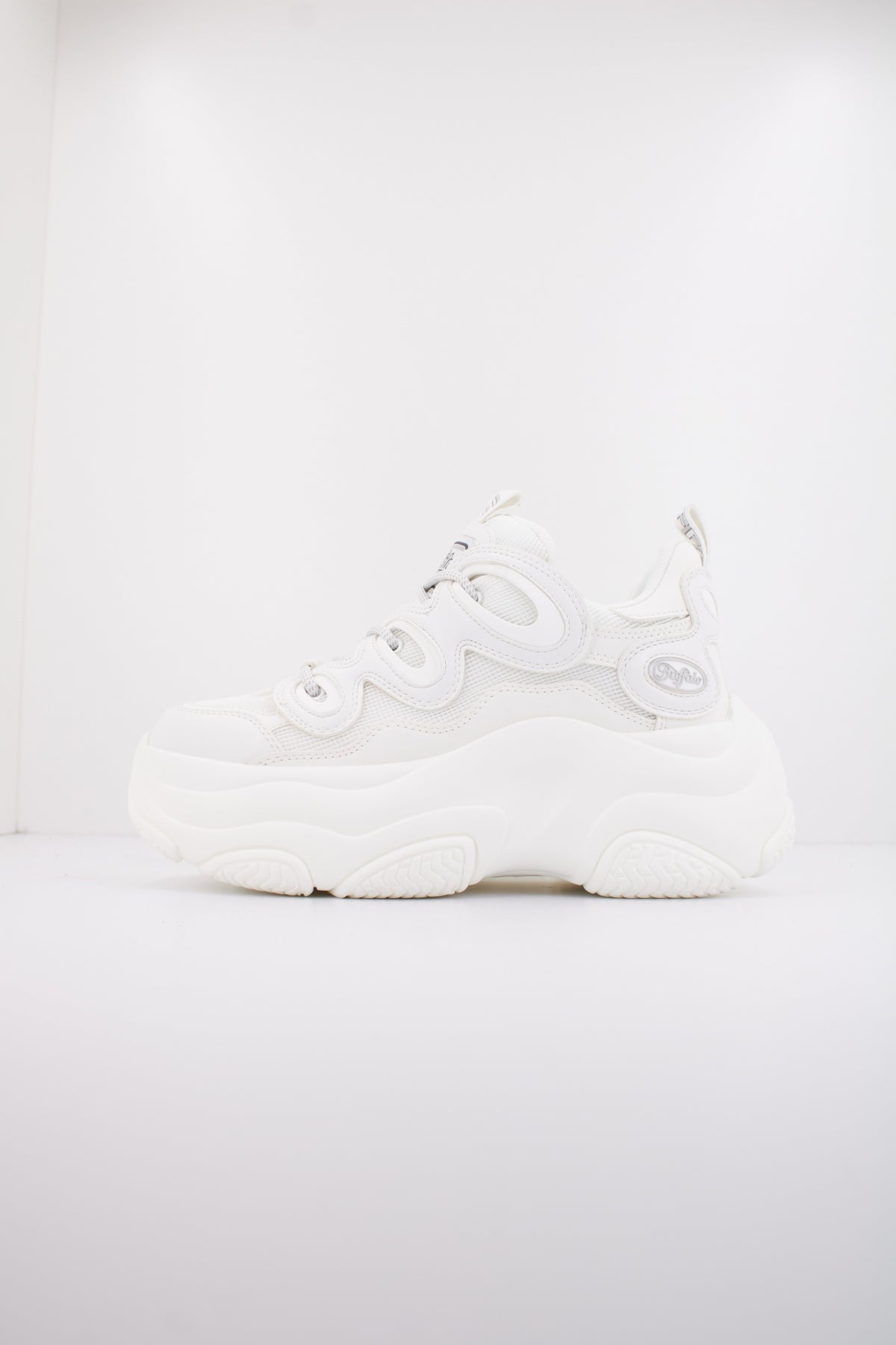 BUFFALO PROWLER ONE en color BLANCO  (1)