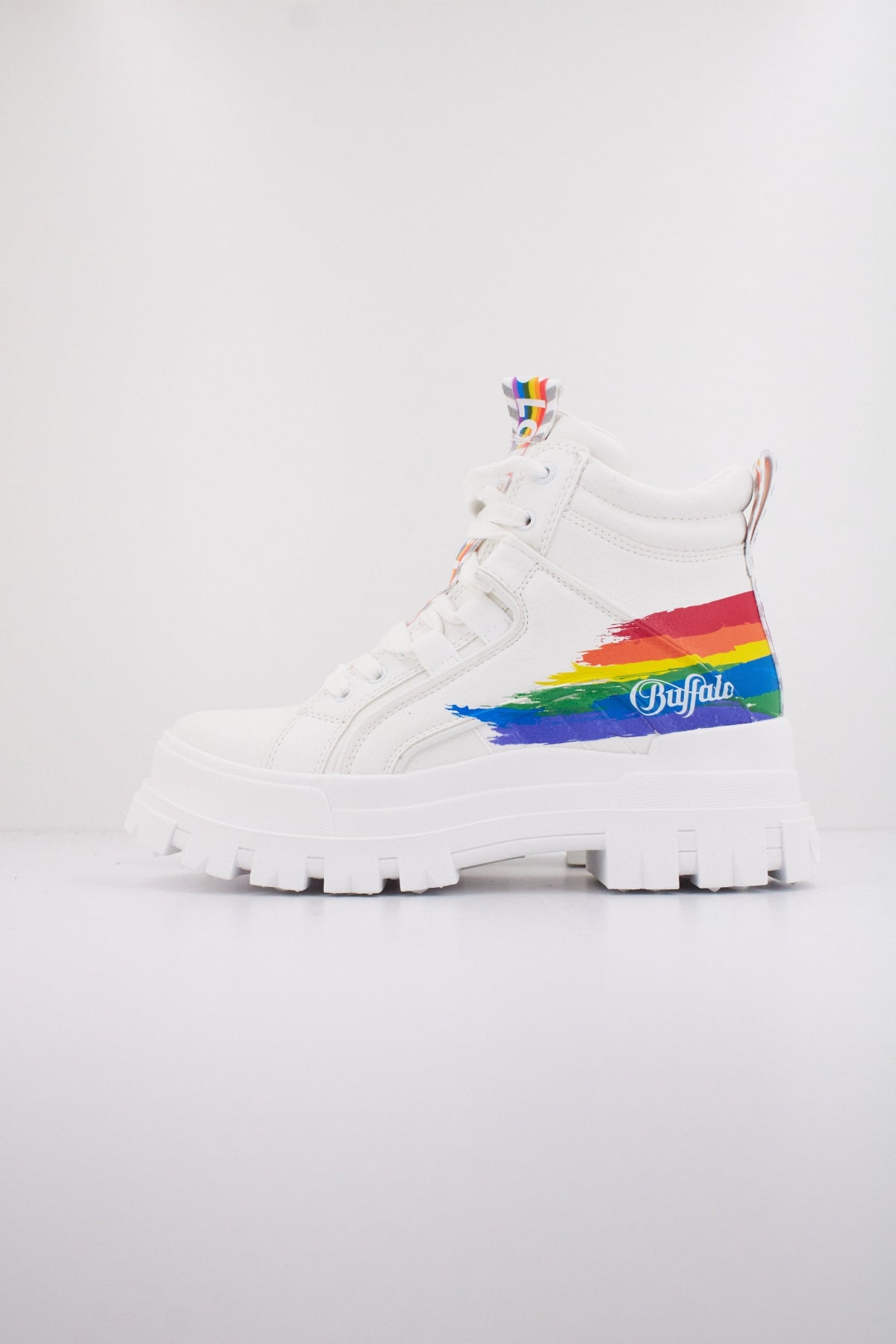 BUFFALO ASPHA NC MID en color BLANCO  (1)