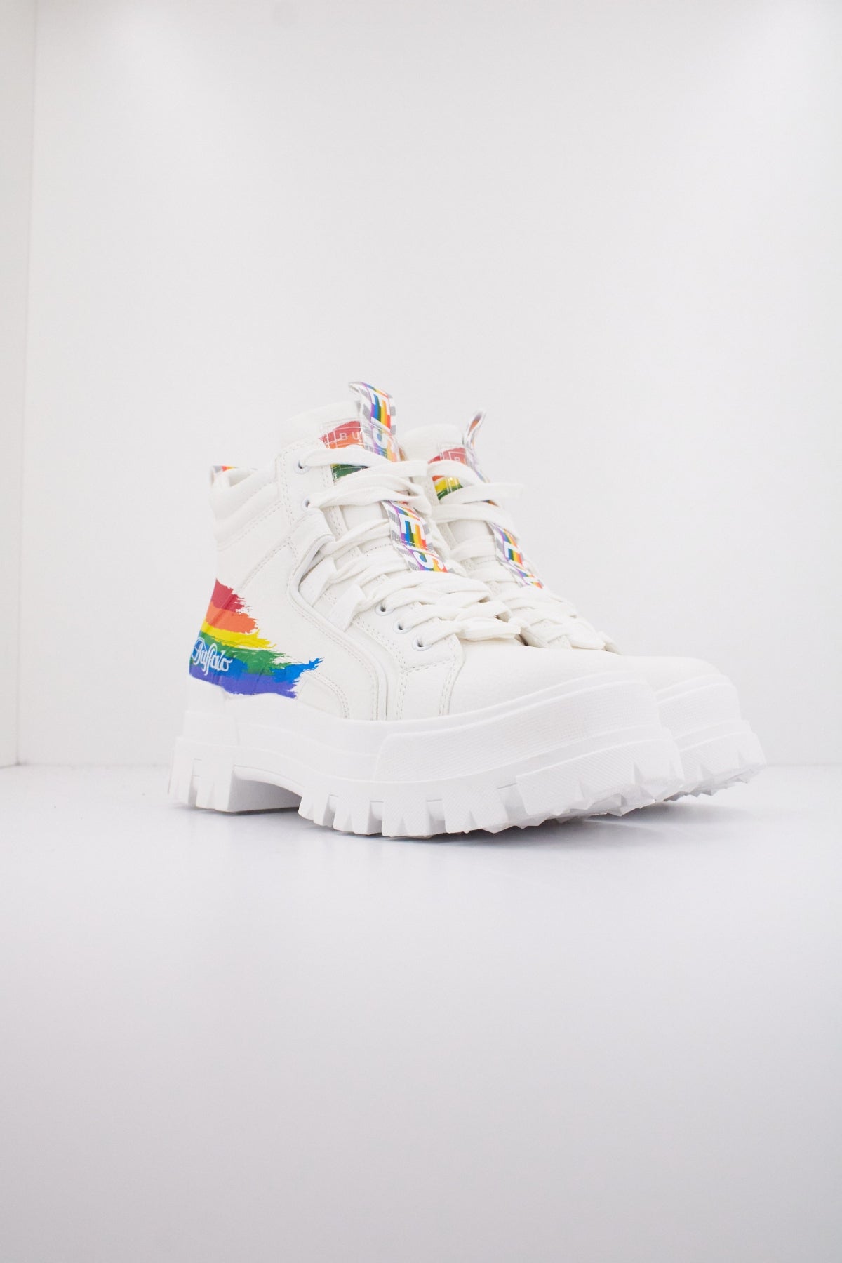 BUFFALO ASPHA NC MID en color BLANCO  (2)