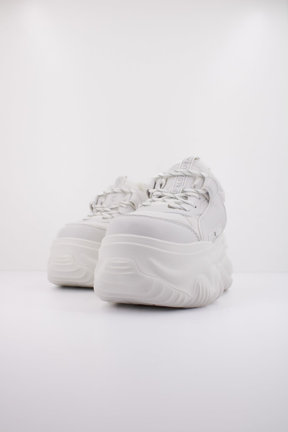 BUFFALO  BLADER MATCHA  en color BLANCO  (2)