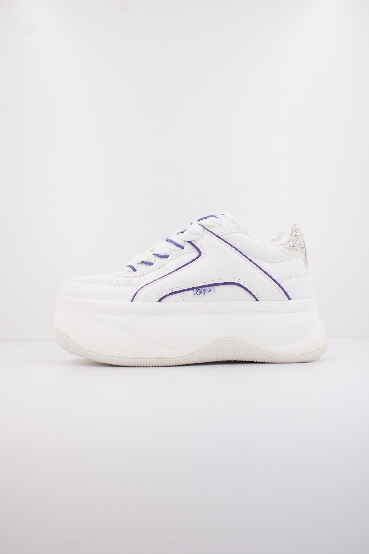 BUFFALO ORCUS LUXE en color BLANCO  (1)