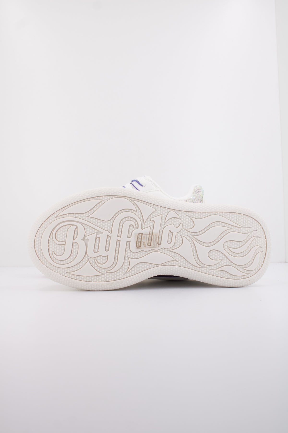 BUFFALO ORCUS LUXE en color BLANCO  (5)